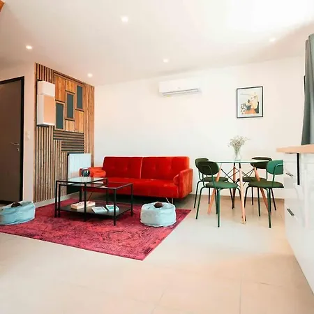 Au Coeur De La Avec Parking Apartment